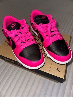 Nike Women's Low-Top Sneakers in Hot Pink and Black
